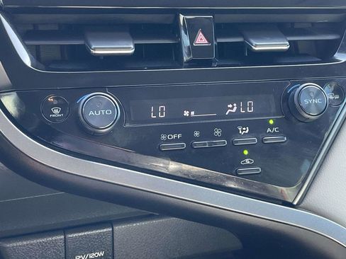 Used 2022 Toyota Camry XLE FWD image 33
