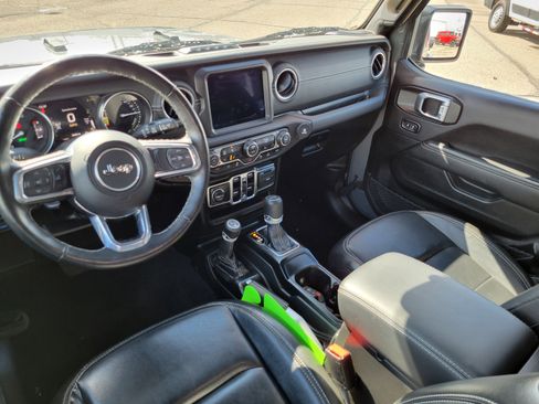 Used 2022 Jeep Wrangler Unlimited Sahara w/ Cold Weather Group image 19