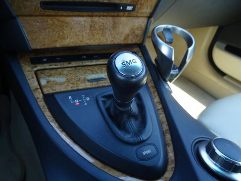 Used 2007 BMW 650i Convertible RWD image 26