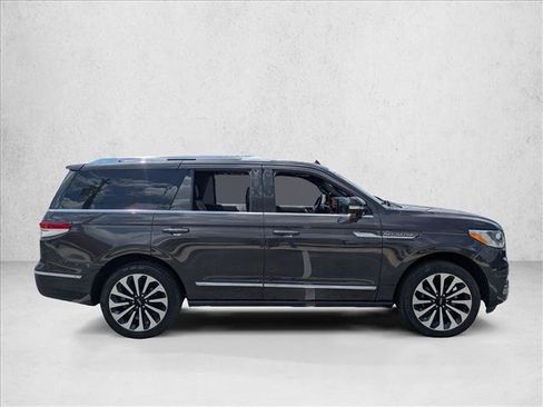 Used 2024 Lincoln Navigator Reserve AWD/4WD image 4