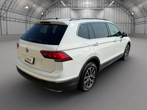 Used 2020 Volkswagen Tiguan SE w/ Panoramic Sunroof Package image 5