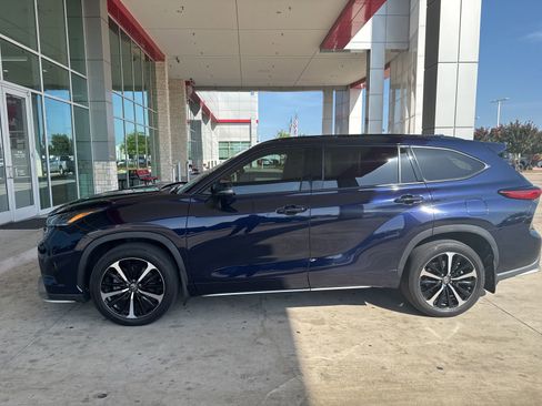 Used 2021 Toyota Highlander XSE AWD/4WD image 28