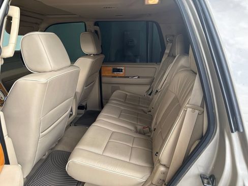 Used 2008 Lincoln Navigator 2WD image 11