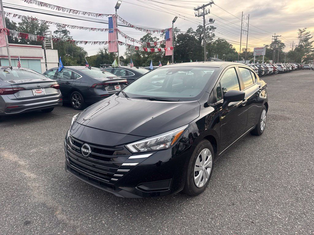Used 2025 Nissan Versa S FWD image 1