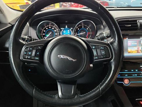 Used 2017 Jaguar F-PACE Premium image 23