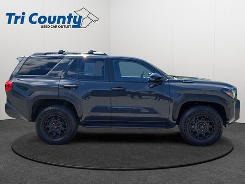 Certified 2025 Toyota 4Runner TRD Off-Road Premium AWD/4WD image 9