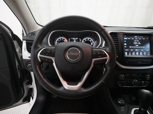 Used 2016 Jeep Cherokee Latitude w/ Cold Weather Group image 4