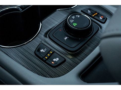 Used 2023 GMC Acadia SLT image 27