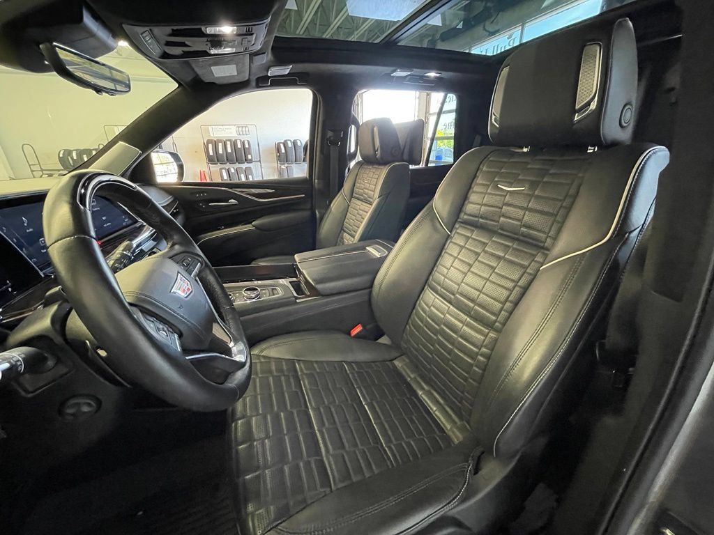 Used 2023 Cadillac Escalade Sport Platinum w/ LPO, ONYX Package AWD/4WD image 47
