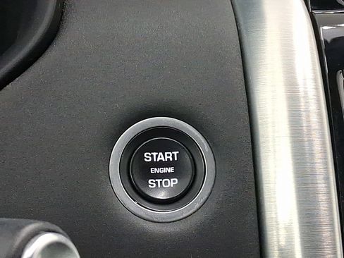 Used 2018 Land Rover Discovery HSE image 24