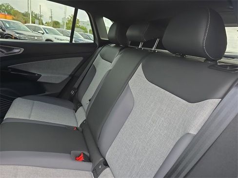 New 2025 Volkswagen ID.4 Pro image 13