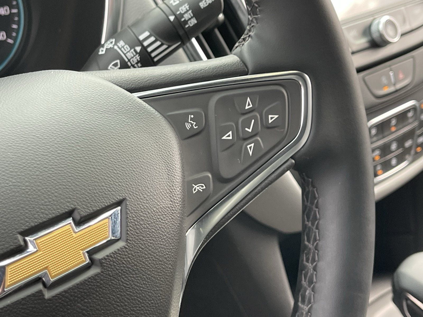 Used 2024 Chevrolet Equinox LT FWD image 25