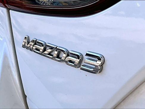 Used 2018 MAZDA MAZDA3 Touring image 11