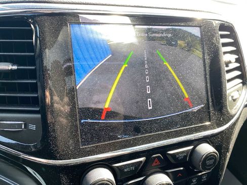 Used 2021 Jeep Grand Cherokee Limited w/ Luxury Group II image 21