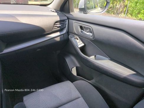 Used 2024 Nissan Rogue SV AWD/4WD image 18