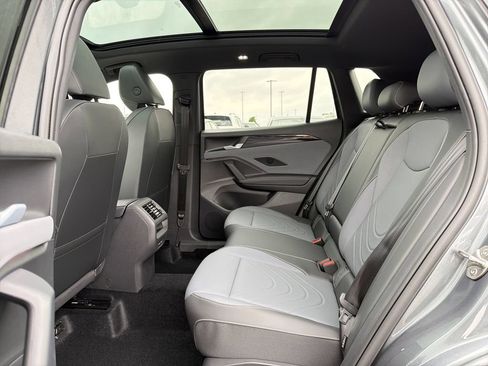 New 2026 Volkswagen Tiguan SE R-Line FWD image 13