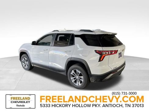 Used 2025 Chevrolet Equinox LT w/ Convenience Package II image 4