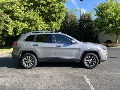 Used 2019 Jeep Cherokee Latitude Plus w/ Comfort/Convenience Group image 10