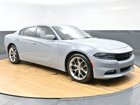 Used 2021 Dodge Charger SXT w/ Plus Group RWD image 3