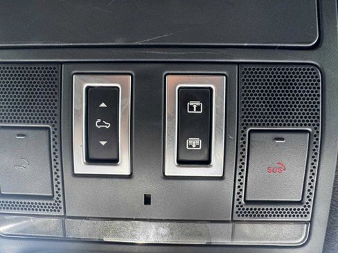 Used 2019 Jaguar F-PACE SVR image 37