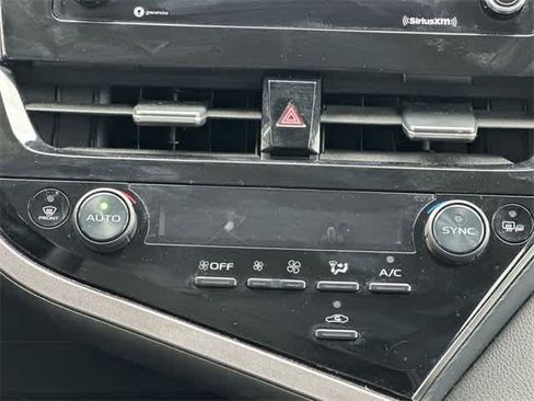 Used 2023 Toyota Camry SE image 13