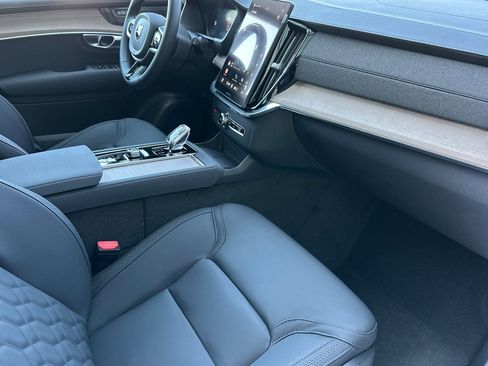 New 2025 Volvo XC90 T8 Plus w/ Protection Package Premier image 18