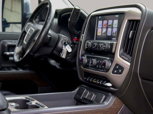 Used 2019 GMC Sierra 2500 Denali image 34