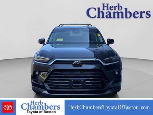 Used 2025 Toyota Grand Highlander AWD image 2