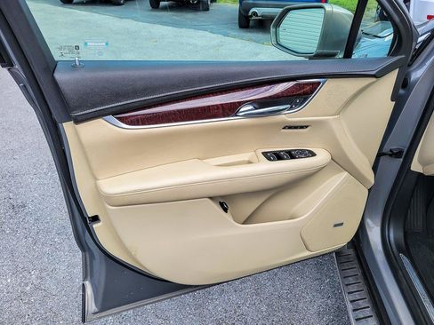 Used 2017 Cadillac XT5 Premium Luxury w/ Driver Assist Package AWD/4WD image 27