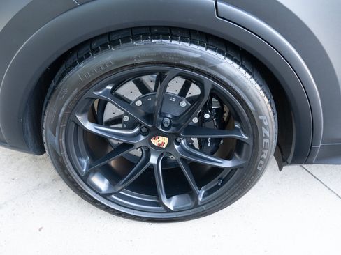 Used 2024 Porsche Cayenne Turbo GT AWD/4WD image 10