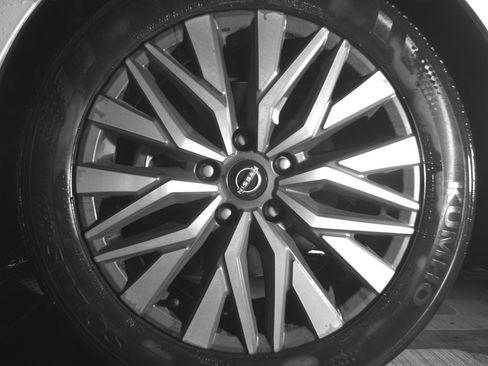 Used 2025 Nissan Altima 2.5 SV FWD image 12