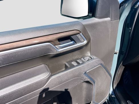Used 2025 Chevrolet Silverado 1500 LT AWD/4WD image 17