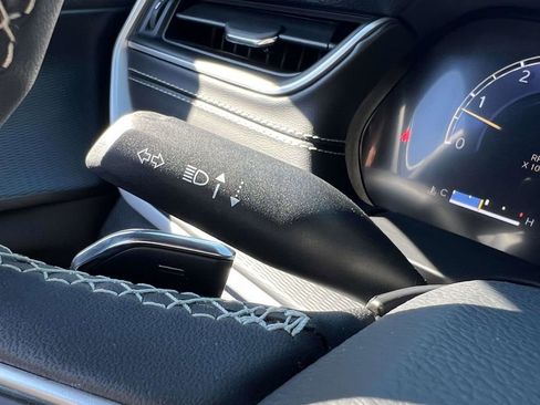 Used 2025 Jeep Grand Cherokee Laredo X image 32