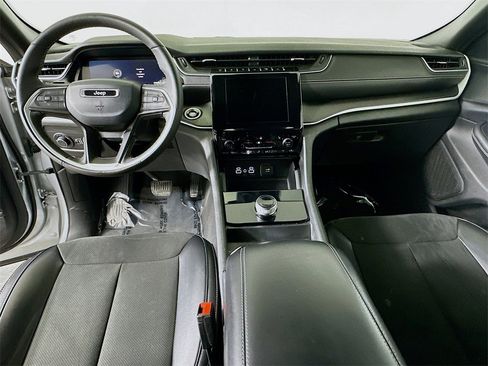 Used 2024 Jeep Grand Cherokee Altitude image 16