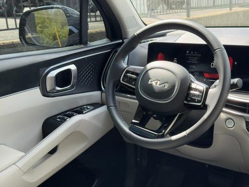 Used 2025 Kia Sorento S AWD/4WD image 13