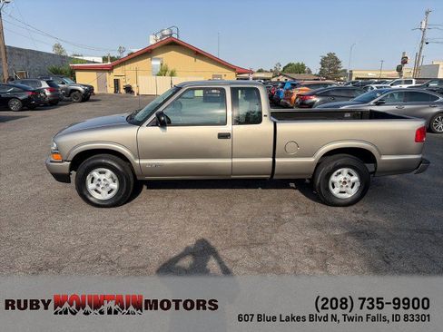 Used 2003 Chevrolet S10 Pickup LS w/ Convenience Package AWD/4WD image 4