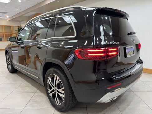 Used 2024 Mercedes-Benz GLB 250 w/ Exclusive Package image 3