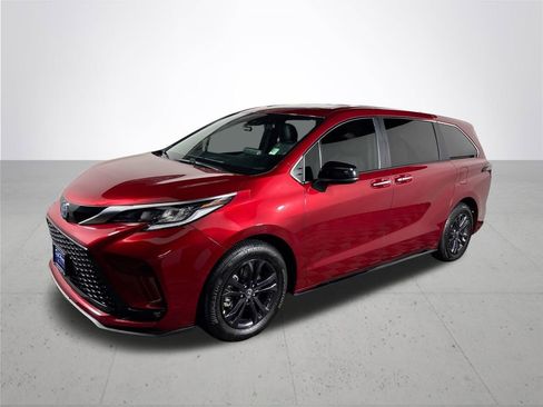 Used 2024 Toyota Sienna XSE image 2