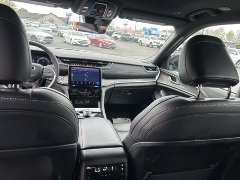 Used 2025 Jeep Grand Cherokee L Limited w/ Black Appearance Package AWD/4WD image 19