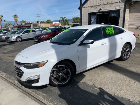 Used 2021 Chevrolet Malibu LT image 2