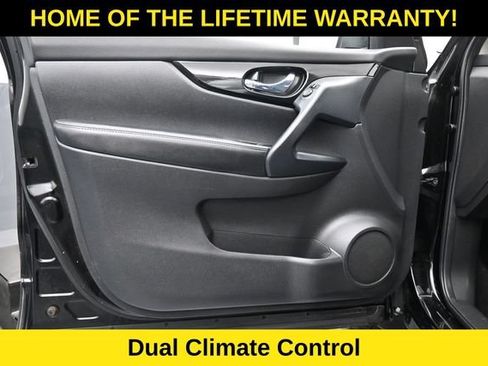 Used 2022 Nissan Rogue Sport SV AWD/4WD image 11