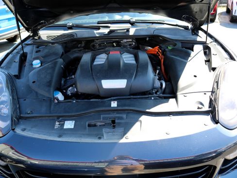 Used 2015 Porsche Cayenne S w/ Premium Package image 53