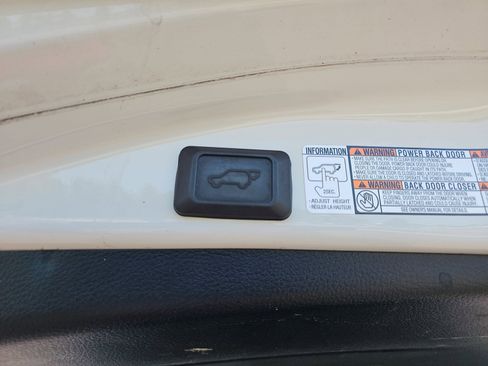Used 2017 Toyota RAV4 SE AWD/4WD image 30