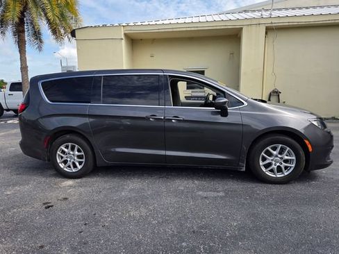 Used 2020 Chrysler Voyager LX FWD image 8