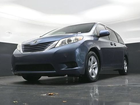 Used 2017 Toyota Sienna LE FWD image 25