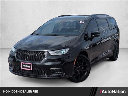 Used 2023 Chrysler Pacifica Limited w/ S Appearance Package