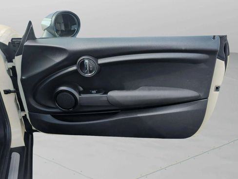 Used 2019 MINI Cooper 2-Door Hardtop image 17