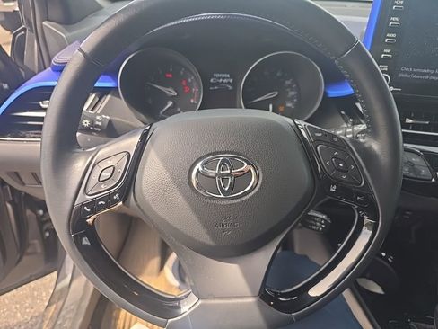 Used 2022 Toyota C-HR XLE image 14