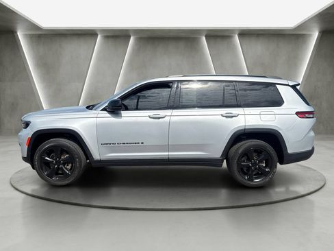 Used 2023 Jeep Grand Cherokee L Laredo AWD/4WD image 4