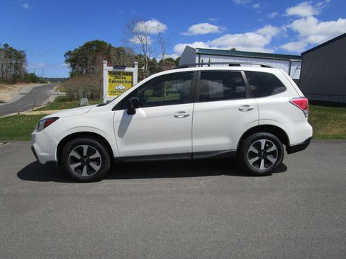 Used 2018 Subaru Forester 2.5i w/ Alloy Wheel Package AWD/4WD image 2